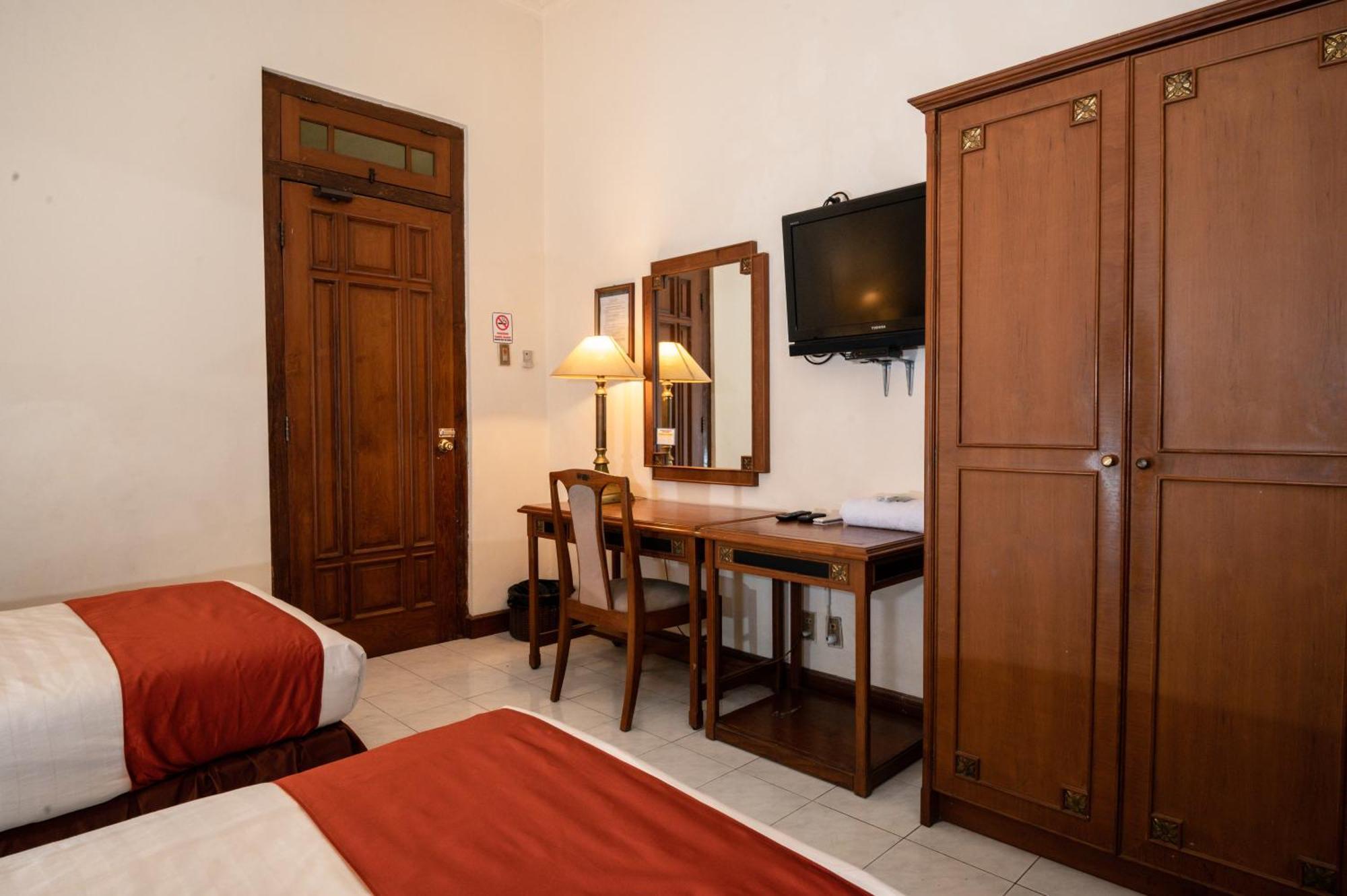 Hotel Sapta Gria Yogyakarta Exterior photo